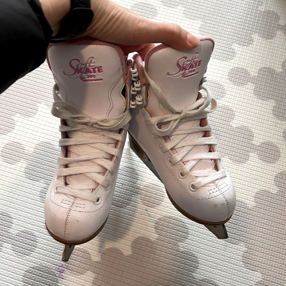 Jackson Classic SoftSkate 380 Girls Ice Figure Skates - size 11J